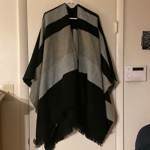 NWOT shawl with buttons